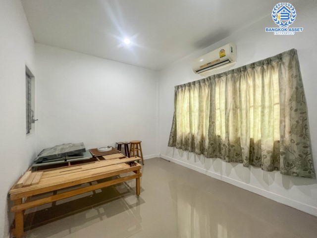 ทาวน์เฮ้าส์มือสองย่านนนทบุรี ม.ทอฝัน พิบูลย์สงคราม เนื้อที่ 19.2 ตร.ว. ฟังก์ชัน 3 ห้องนอน 2 ห้องน้ำ 1 ที่จอดรถ แถมฟรี! 2 เครื่องปรับอากาศ 1 เครื่องทำน้ำอุ่น บนทำเลเดินทางสะดวก เชื่อมต่อหลายเส้นทาง ใกล้จุดขึ้นทางด่วน "พระราม7" และรถไฟฟ้าสายสีม่วง "สถานีแยกติวานนท์"